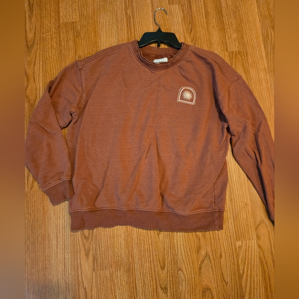 Goodfellow & Co Rust Brown Crewneck Sweatshirt with Sun Patch